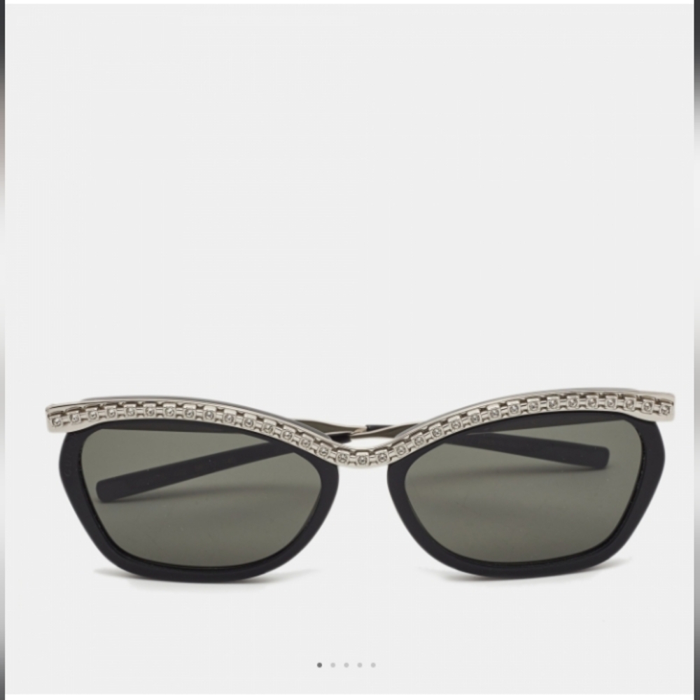 Gucci Cat Eye Crystals Studs Sunglasses - Picture 3 of 8